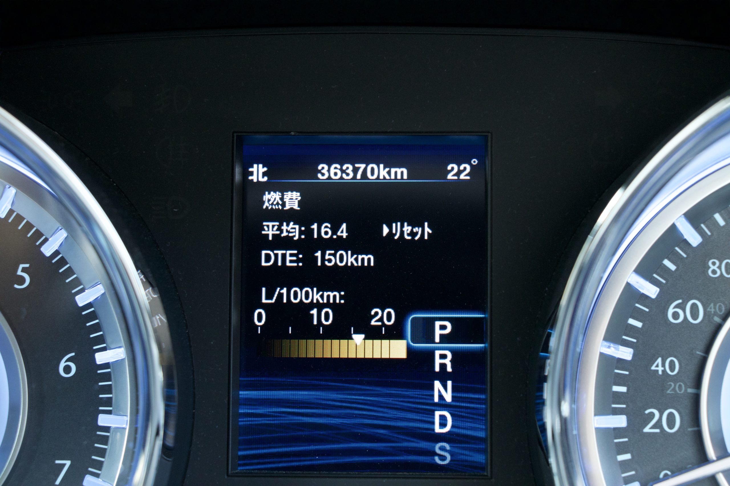 燃費の表示　km/L(キロメートル/リッター)とL/ 100km(リッター/100キロメートル)
